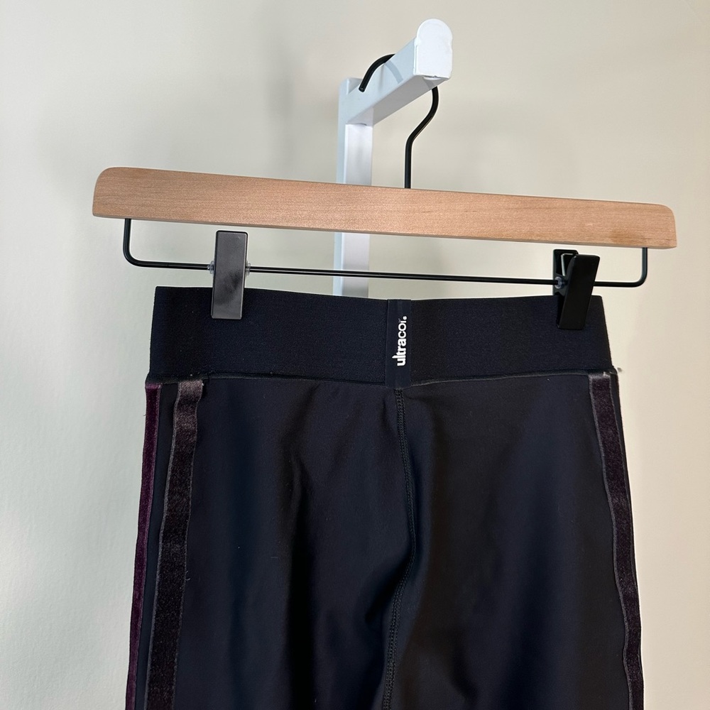 Ultracor Legging with Suede Side Stripes in Size S